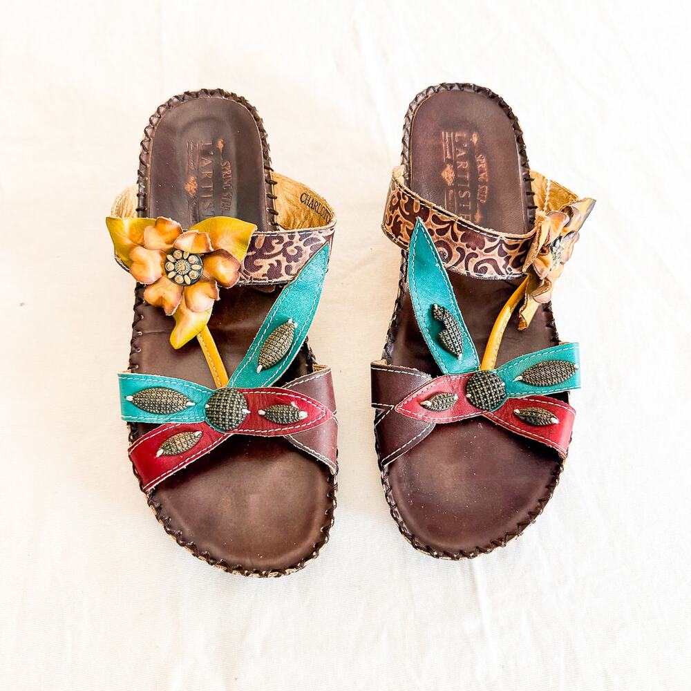 L'Artiste Charlotte Artsy Flower Embellished Leather Sandal Wedge Size 40 EUC